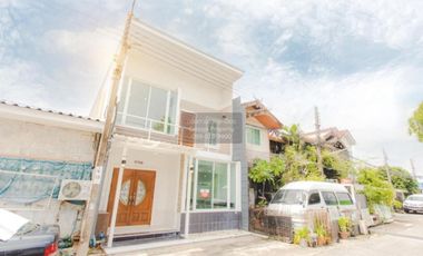 For sale 3 bedrooms townhouse in Lat Phrao, Bangkok