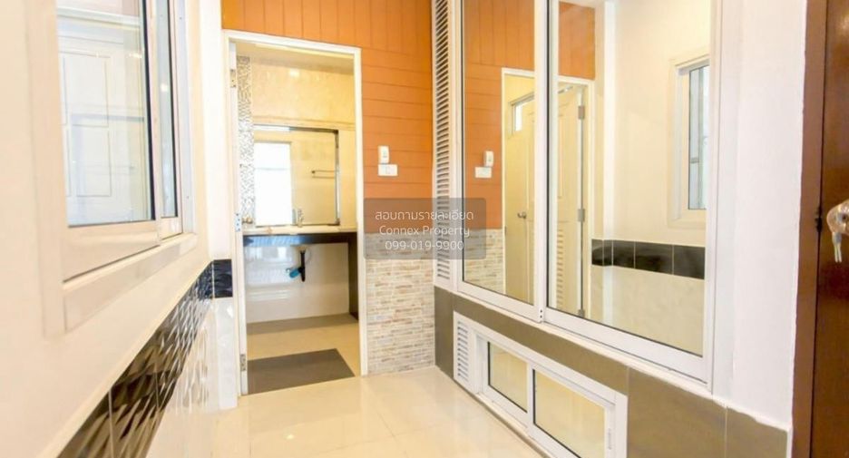 For sale 3 bedrooms townhouse in Lat Phrao, Bangkok