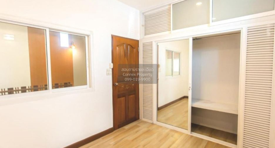 For sale 3 bedrooms townhouse in Lat Phrao, Bangkok
