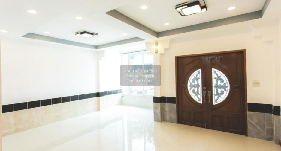 For sale 3 bedrooms townhouse in Lat Phrao, Bangkok