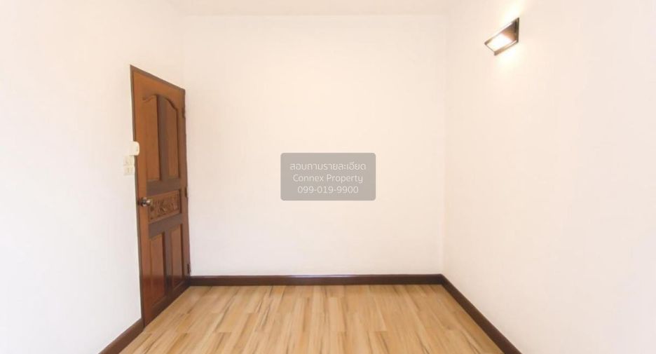 For sale 3 bedrooms townhouse in Lat Phrao, Bangkok