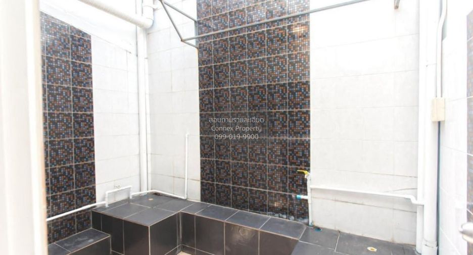 For sale 3 bedrooms townhouse in Lat Phrao, Bangkok