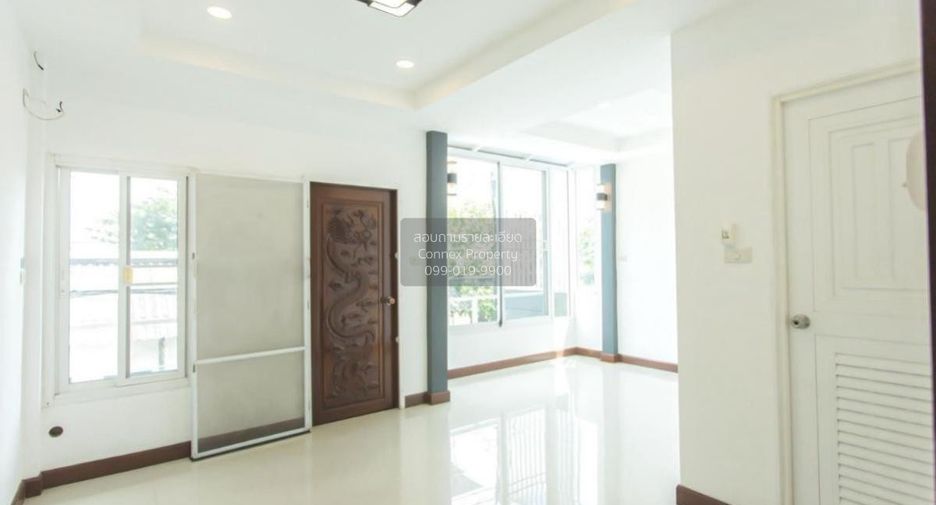 For sale 3 bedrooms townhouse in Lat Phrao, Bangkok