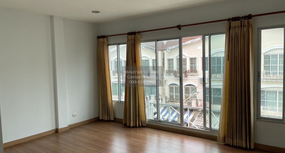 For sale 3 bedrooms townhouse in Suan Luang, Bangkok