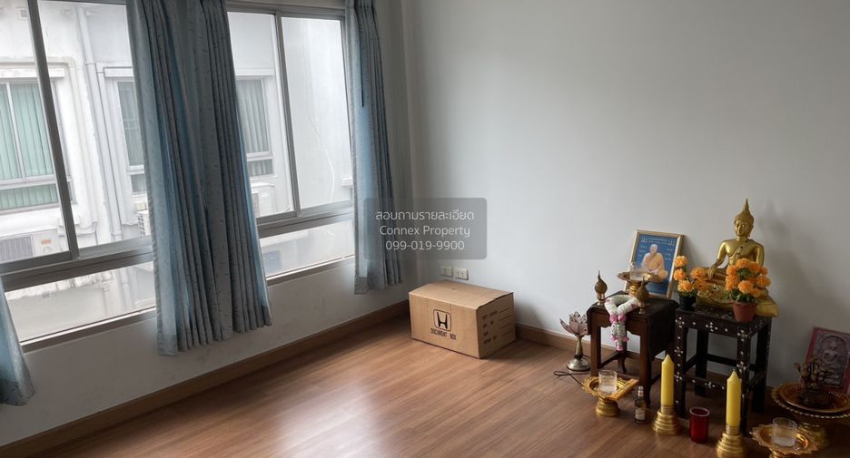 For sale 3 bedrooms townhouse in Suan Luang, Bangkok
