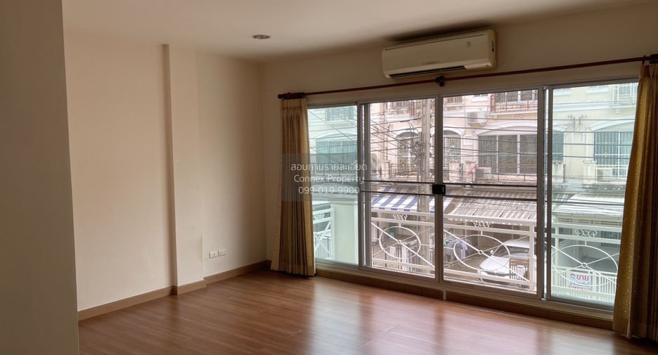 For sale 3 bedrooms townhouse in Suan Luang, Bangkok