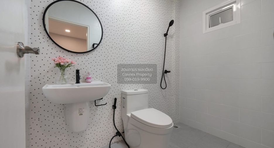 For sale 2 bedrooms townhouse in Bang Khen, Bangkok