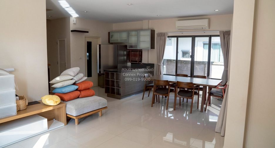 For sale 4 bedrooms house in Bangkok Noi, Bangkok