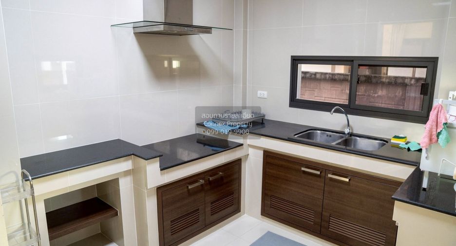 For sale 4 bedrooms house in Bangkok Noi, Bangkok