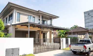 For sale 4 bedrooms house in Bangkok Noi, Bangkok