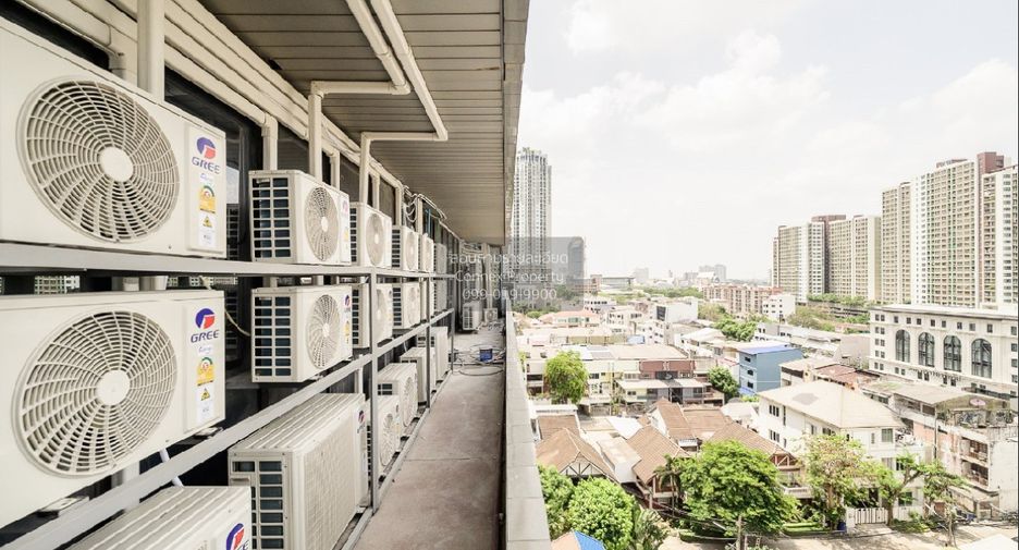 For sale 1 bed townhouse in Huai Khwang, Bangkok