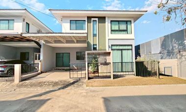 Casa en venta de 3 habitaciones en Phra Samut Chedi, Samut Prakan