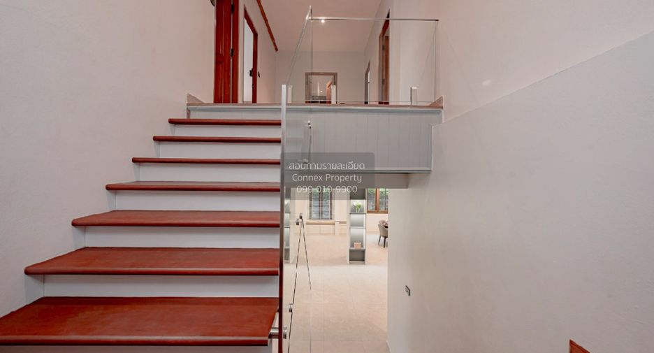 For sale 5 ベッドルーム house in Phra Khanong, Bangkok