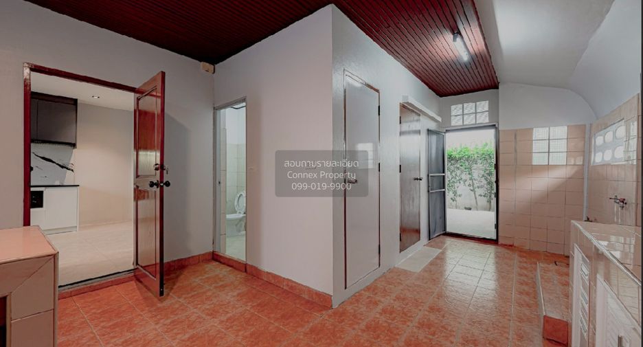 For sale 5 ベッドルーム house in Phra Khanong, Bangkok