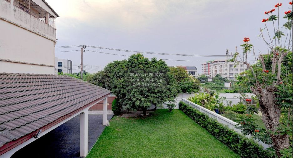For sale 5 ベッドルーム house in Phra Khanong, Bangkok