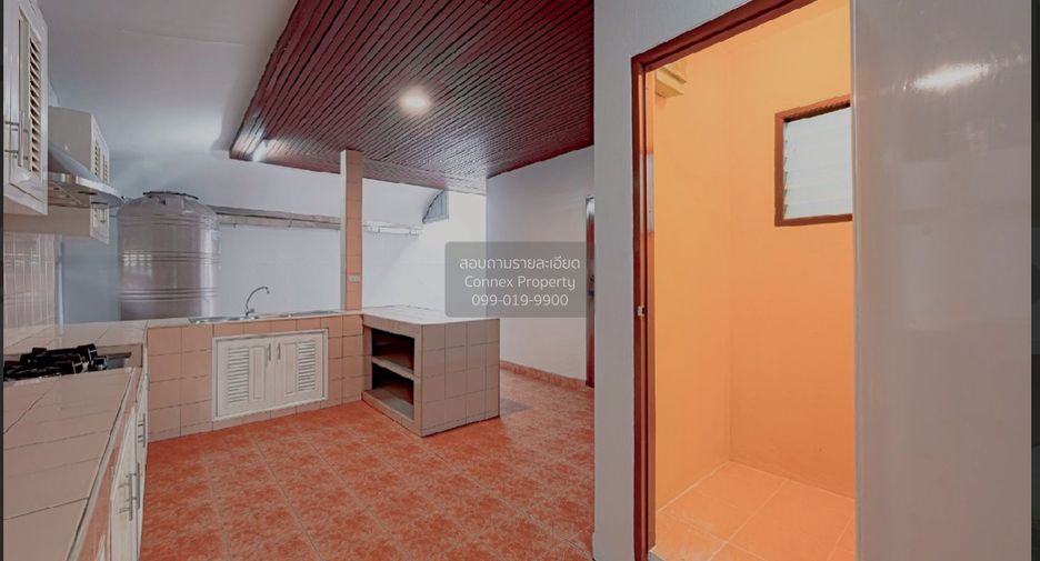 For sale 5 ベッドルーム house in Phra Khanong, Bangkok