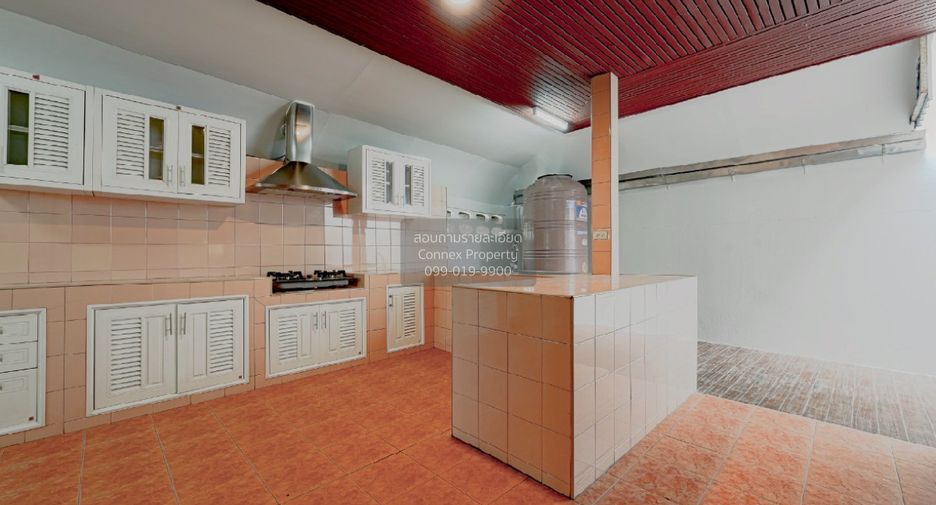 For sale 5 ベッドルーム house in Phra Khanong, Bangkok