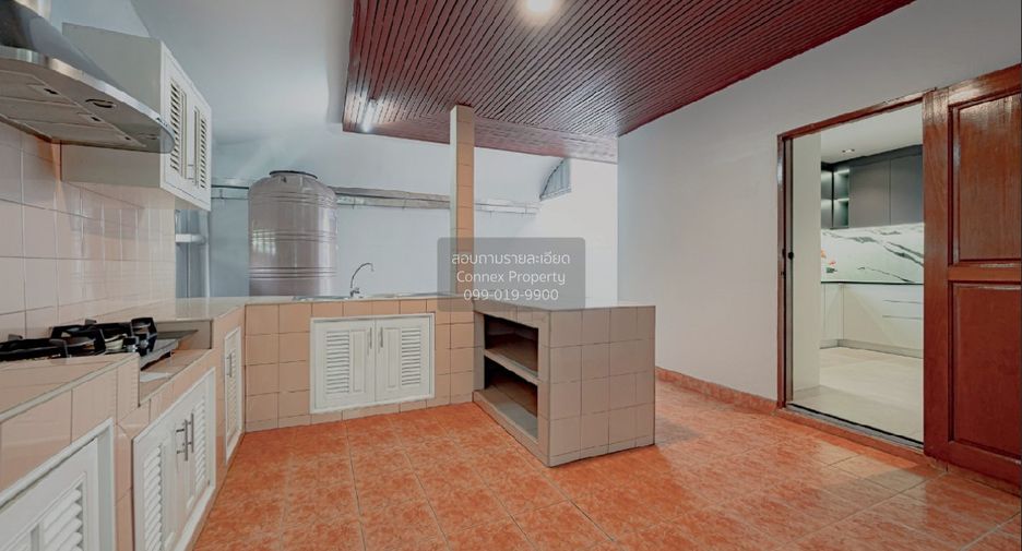 For sale 5 ベッドルーム house in Phra Khanong, Bangkok