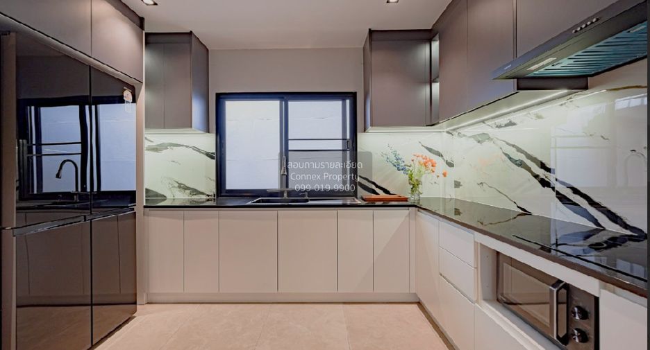 For sale 5 ベッドルーム house in Phra Khanong, Bangkok