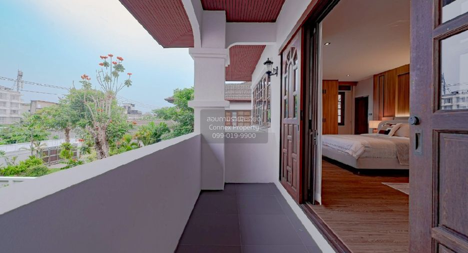For sale 5 ベッドルーム house in Phra Khanong, Bangkok
