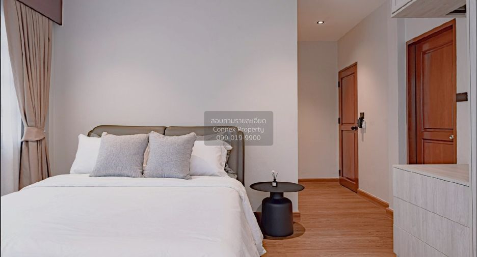 For sale 5 ベッドルーム house in Phra Khanong, Bangkok
