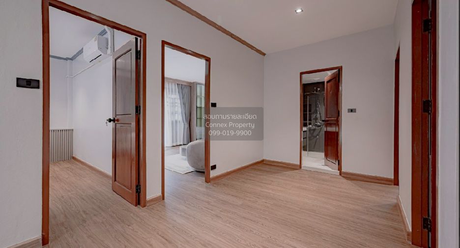 For sale 5 ベッドルーム house in Phra Khanong, Bangkok