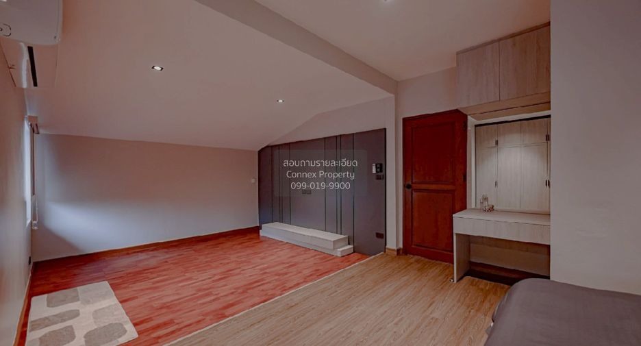 For sale 5 ベッドルーム house in Phra Khanong, Bangkok