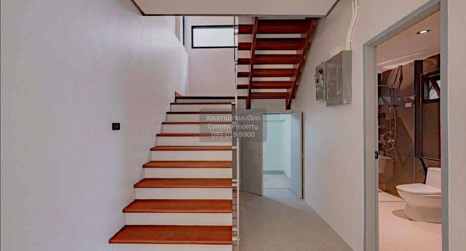 For sale 5 ベッドルーム house in Phra Khanong, Bangkok