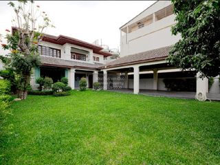 For sale 5 ベッドルーム house in Phra Khanong, Bangkok