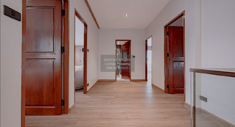 For sale 5 ベッドルーム house in Phra Khanong, Bangkok