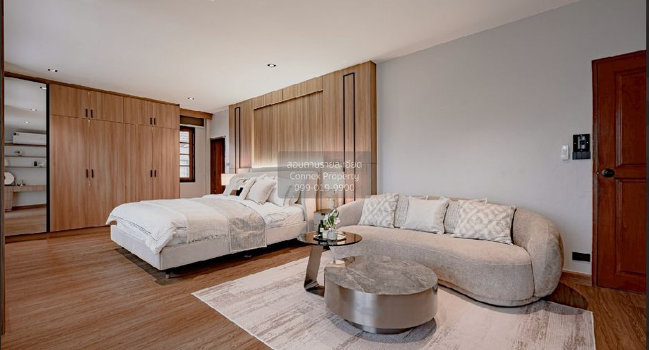 For sale 5 ベッドルーム house in Phra Khanong, Bangkok