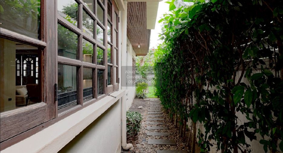 For sale 5 ベッドルーム house in Phra Khanong, Bangkok