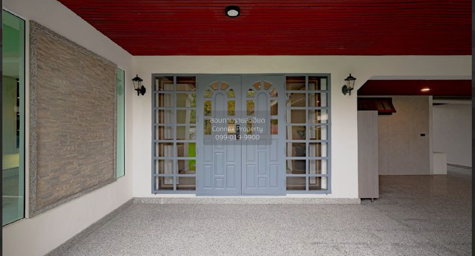 For sale 5 ベッドルーム house in Phra Khanong, Bangkok