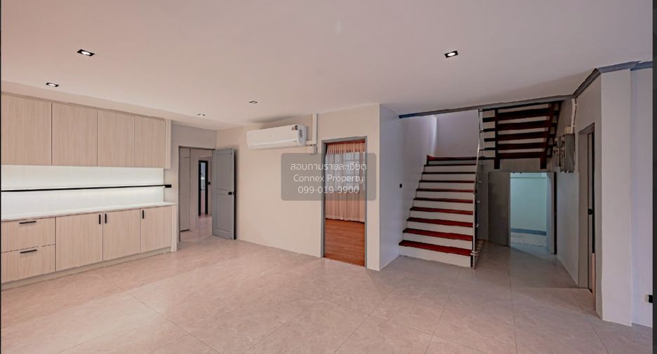 For sale 5 ベッドルーム house in Phra Khanong, Bangkok