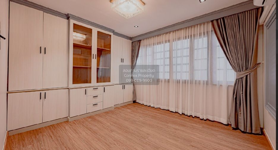 For sale 5 ベッドルーム house in Phra Khanong, Bangkok