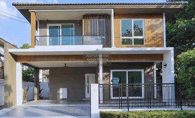 For sale 4 bedrooms house in Khlong Sam Wa, Bangkok