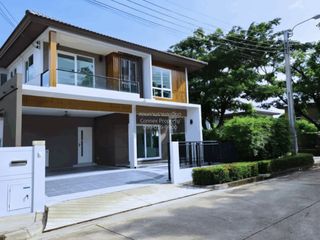 For sale 4 bedrooms house in Khlong Sam Wa, Bangkok