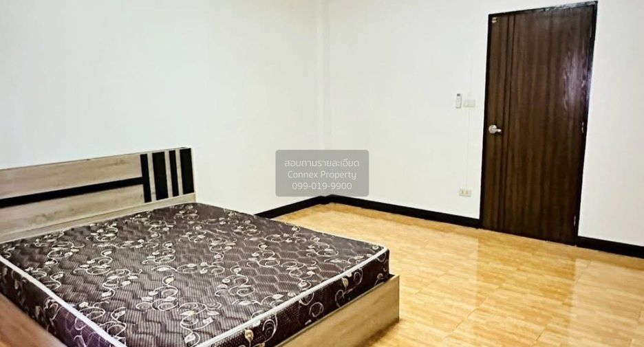 For sale 3 bedrooms townhouse in Khan Na Yao, Bangkok