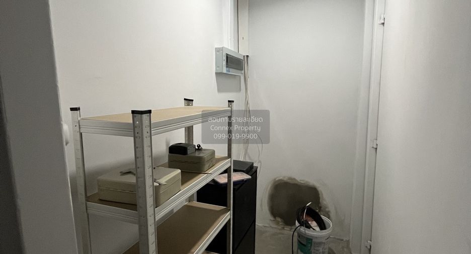 For sale 4 bedrooms house in Lat Phrao, Bangkok
