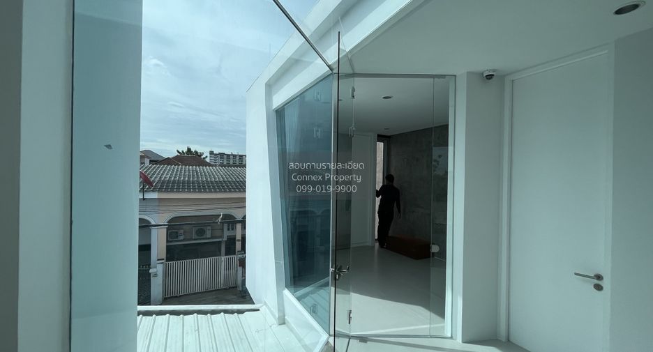 For sale 4 bedrooms house in Lat Phrao, Bangkok