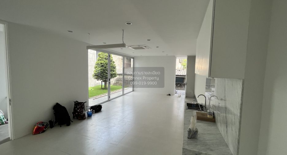 For sale 4 bedrooms house in Lat Phrao, Bangkok