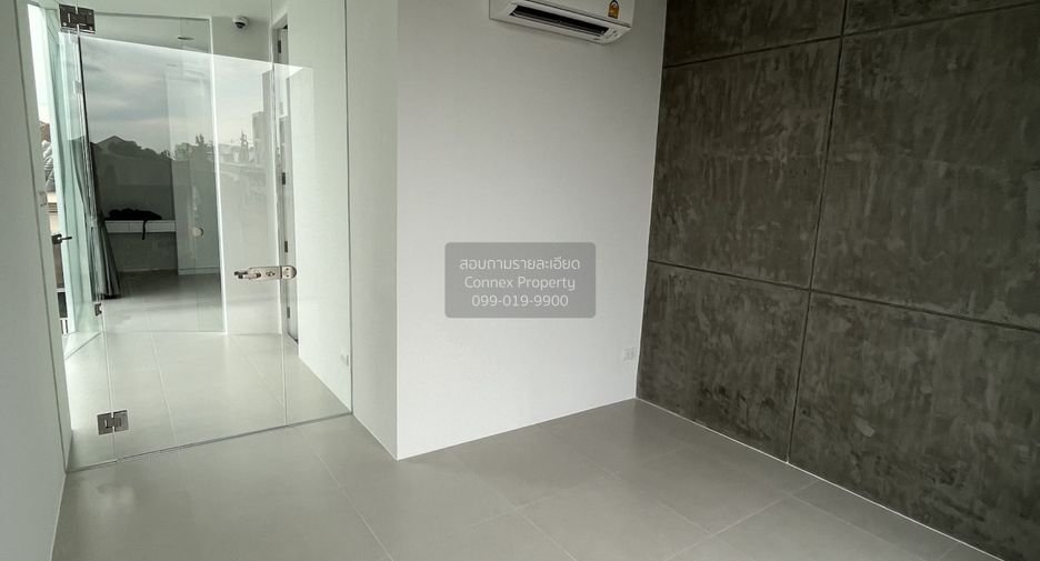 For sale 4 bedrooms house in Lat Phrao, Bangkok
