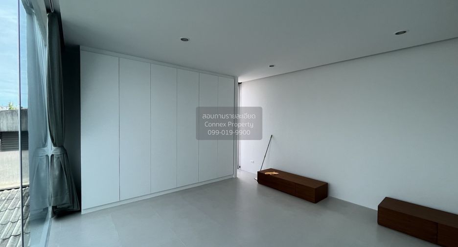 For sale 4 bedrooms house in Lat Phrao, Bangkok