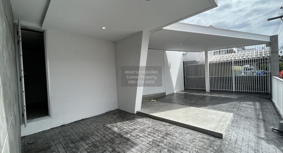 For sale 4 bedrooms house in Lat Phrao, Bangkok