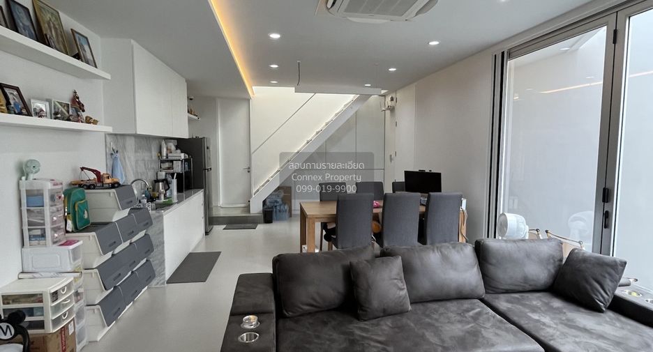 For sale 4 bedrooms house in Lat Phrao, Bangkok