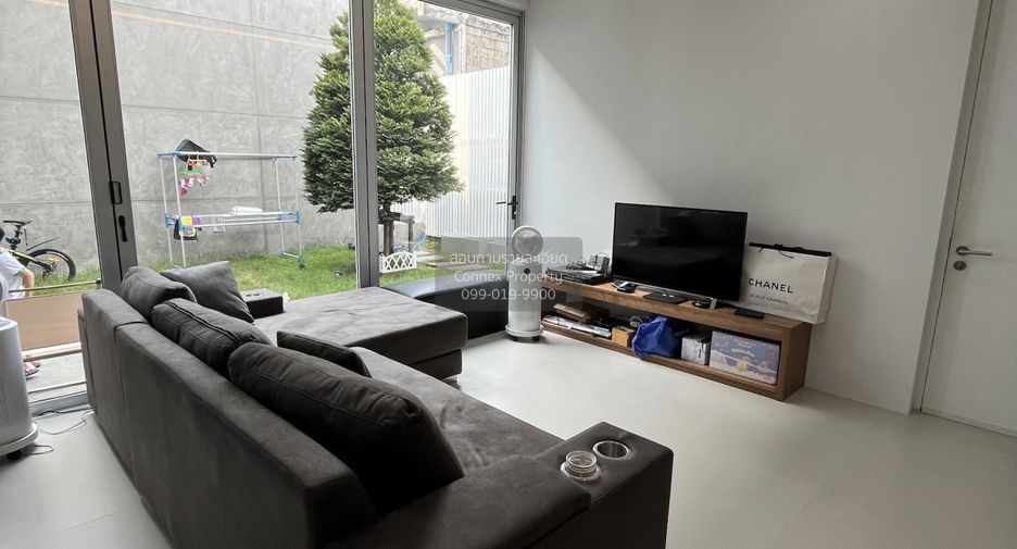 For sale 4 bedrooms house in Lat Phrao, Bangkok