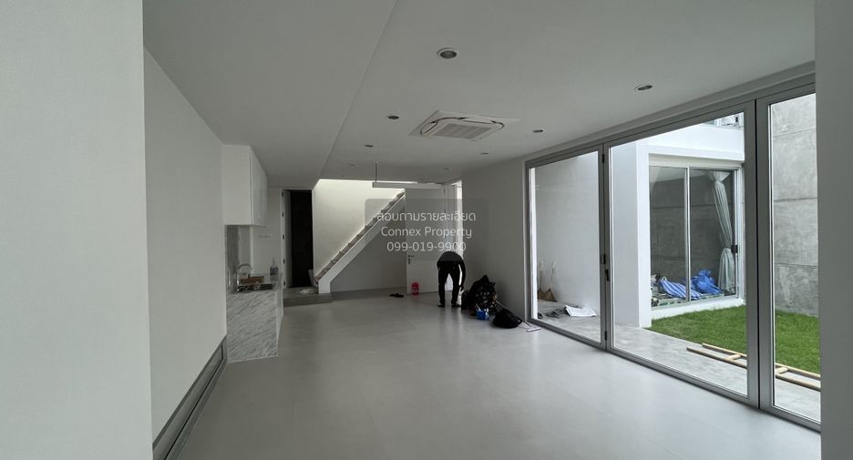 For sale 4 bedrooms house in Lat Phrao, Bangkok