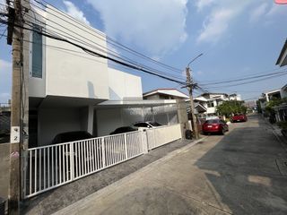 For sale 4 bedrooms house in Lat Phrao, Bangkok