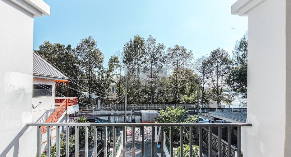 Casa adosada en venta de 3 habitaciones en Mueang Pathum Thani, Pathum Thani