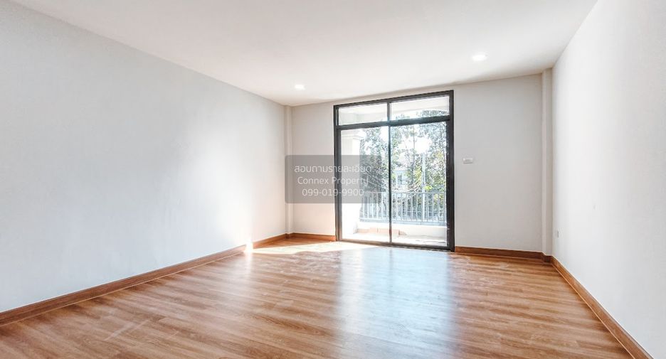 Casa adosada en venta de 3 habitaciones en Mueang Pathum Thani, Pathum Thani